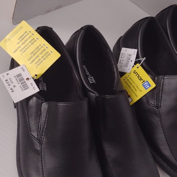 Smart fit boys school shoes black sizes (1) 5 And (2) Size 4. three pairs - Picture 2 of 8